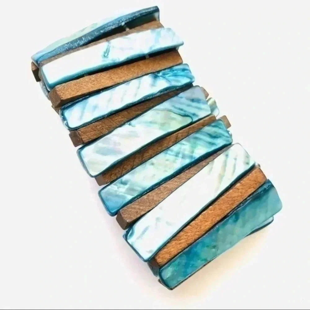 Fashion bracelet-blueish and wooden combo